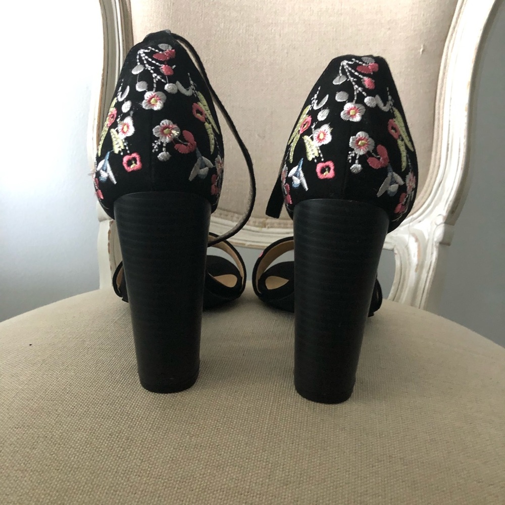 Heels - Picture 3 of 3
